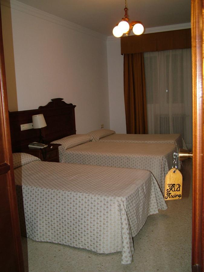 Priego de Córdoba Hotel Rio Piscina מראה חיצוני תמונה